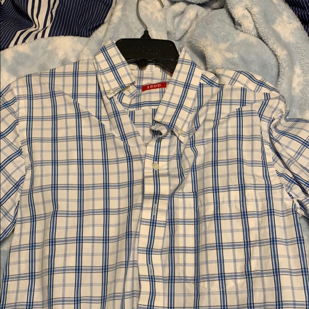 Size small Izod short sleeve button down